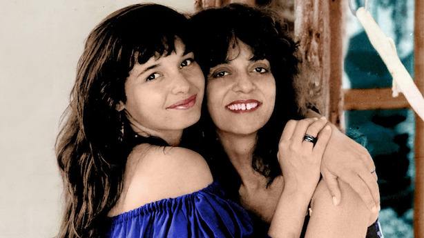 Gloria Pérez junto a Daniella, su hija mayor, algunos años antes de la tragedia.